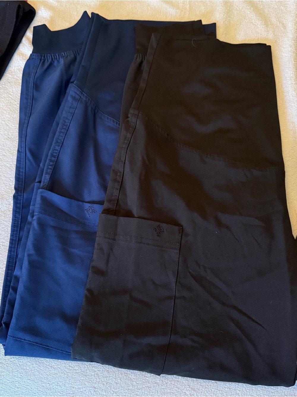 Maternity scrub bottoms- Black & Navy
Med couture size small 

Make an offer